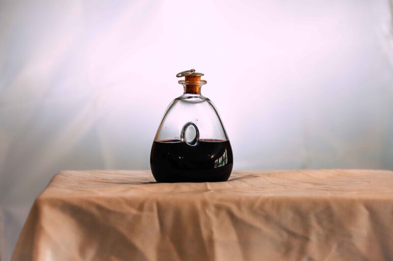 The wine decanter can have an original shape